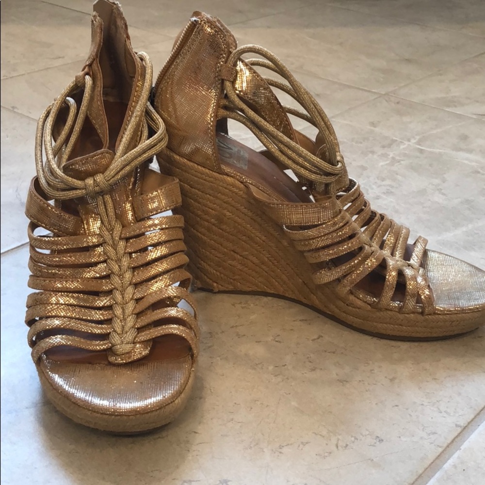 Gold wedges